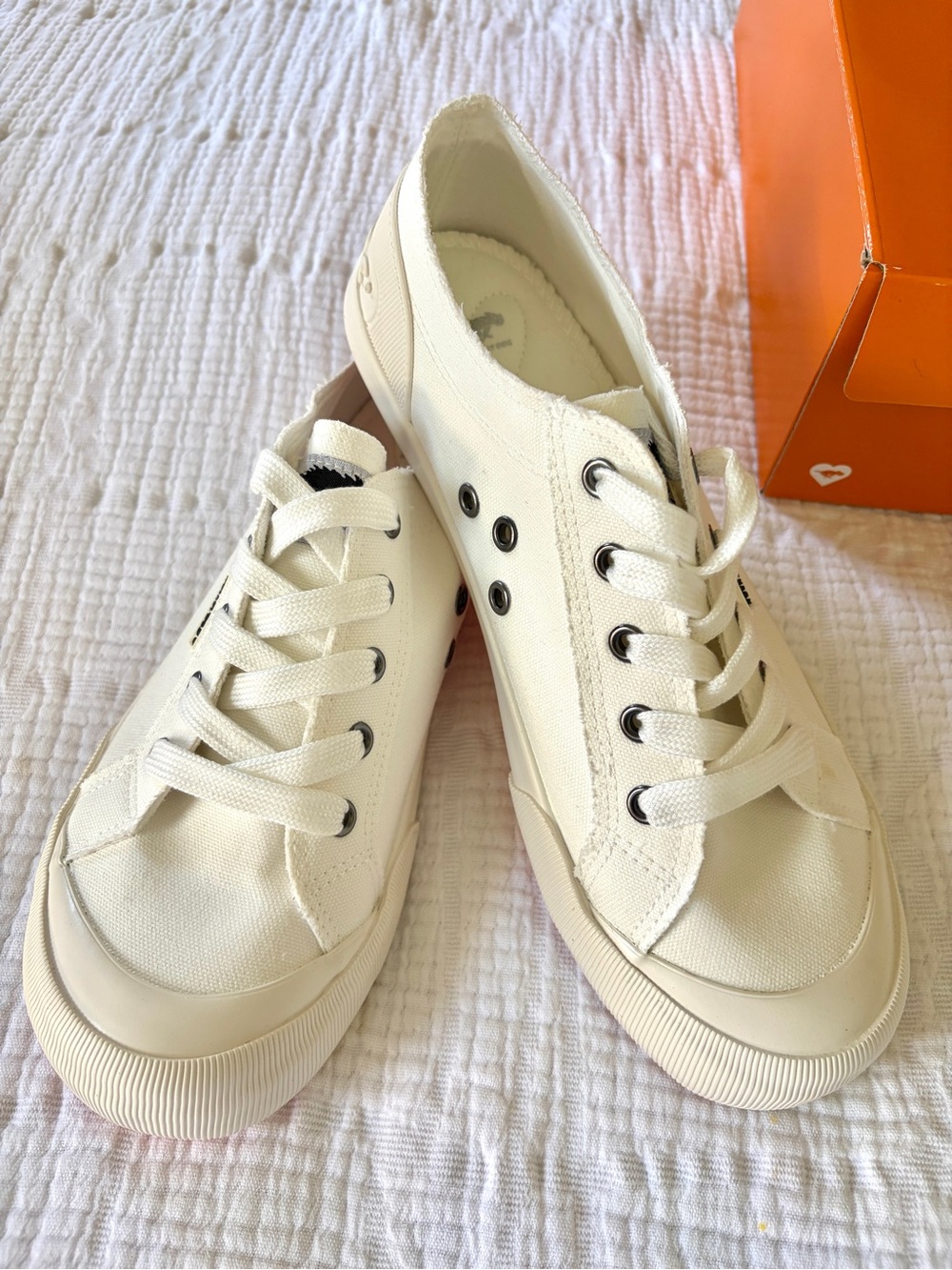 Rocket Dog Canvas Low-Top Lace-Up Sneakers in Cream